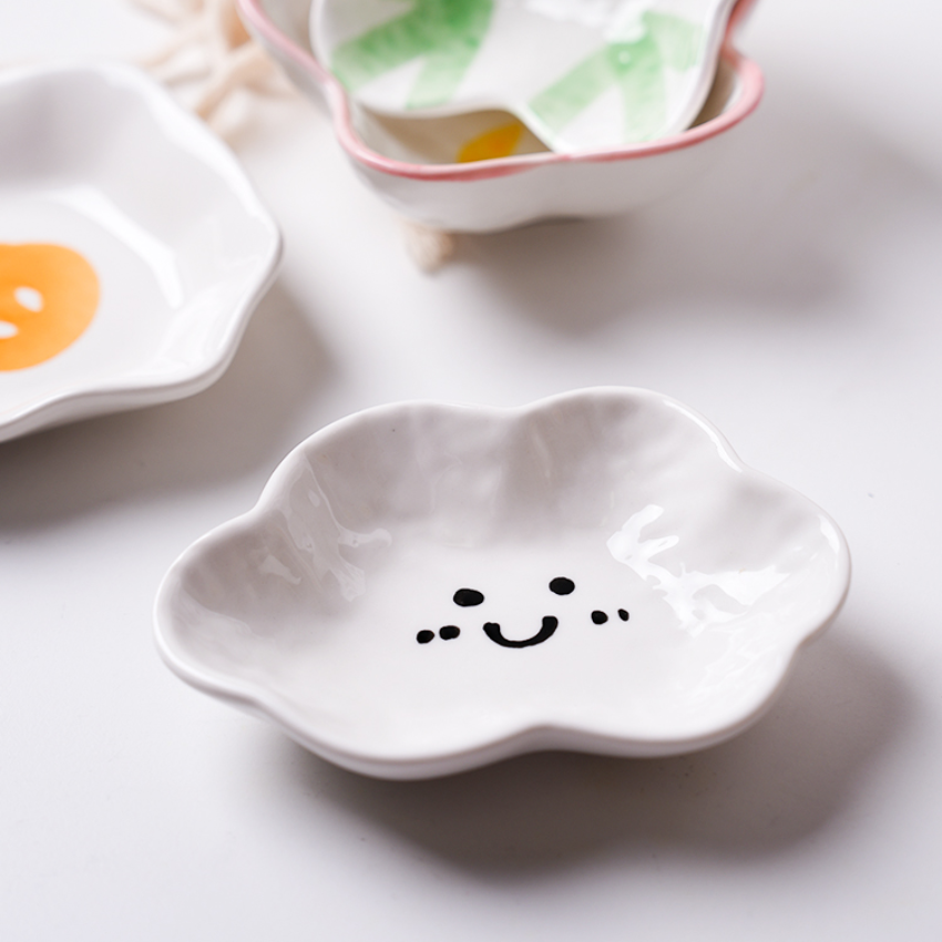 Cloud-shaped ceramic dipping dish for sauces